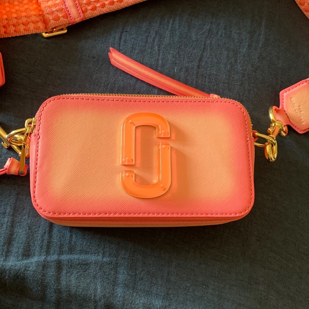 Marc jacobs crossbody NWOT haven’t ever used it. Super cute for summer